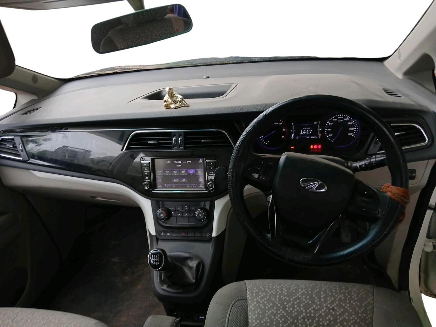 2019 Mahindra MARAZZO M6 8 STR, Diesel, Manual, 90,947 km, interior