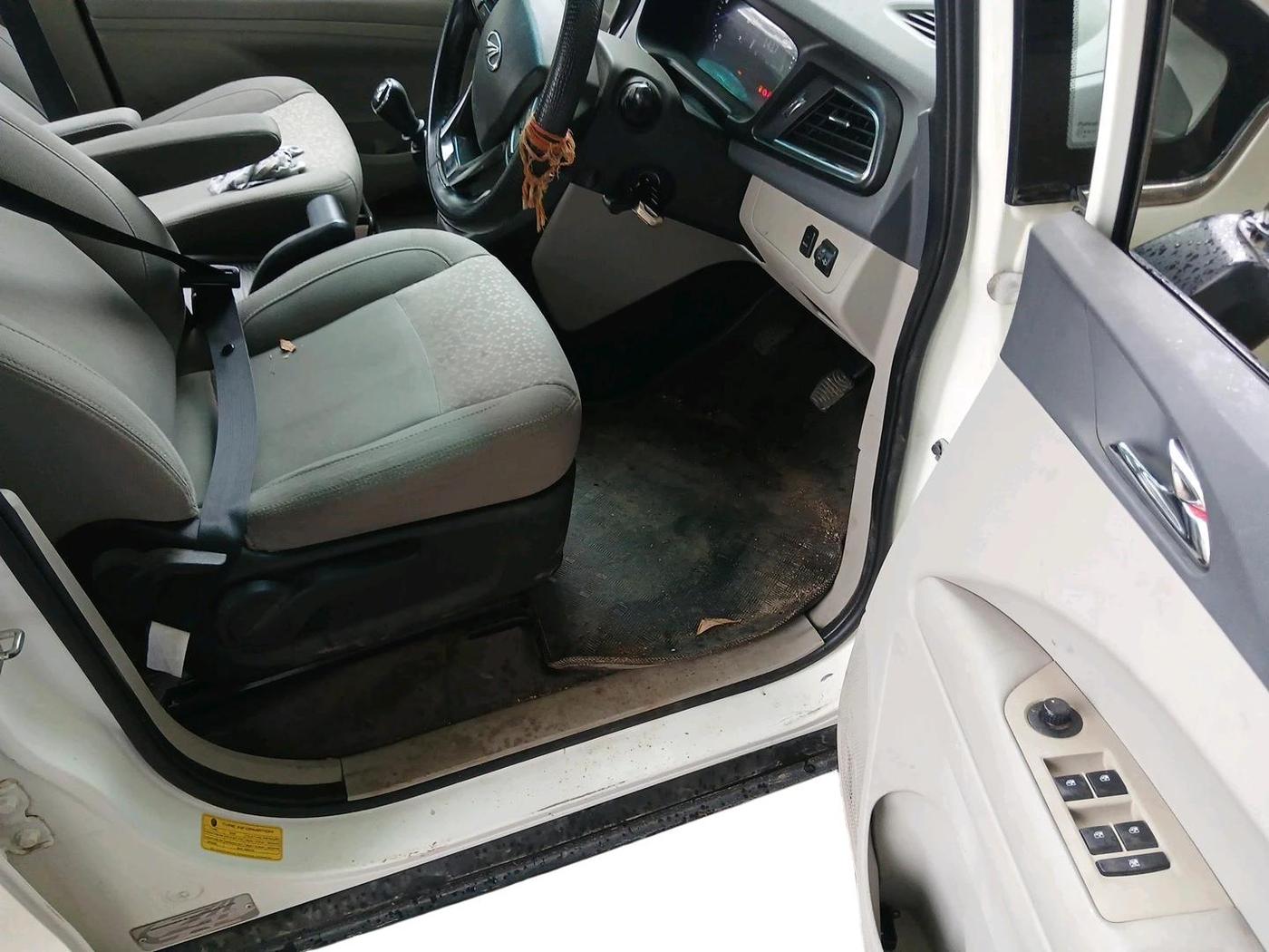 2019 Mahindra MARAZZO M6 8 STR, Diesel, Manual, 90,947 km, interior