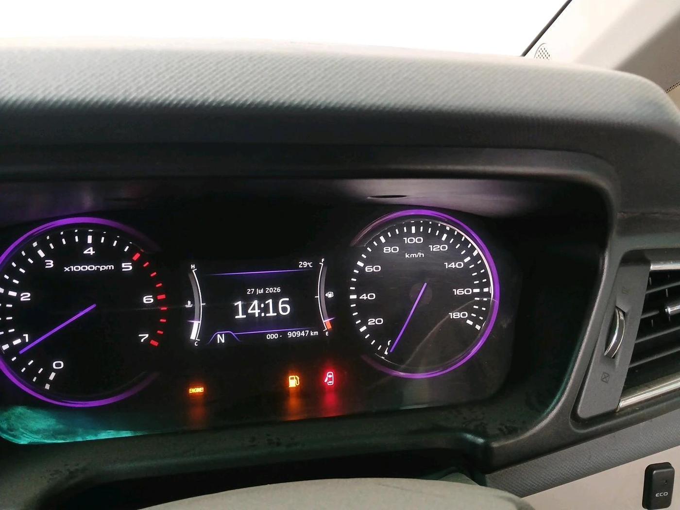 2019 Mahindra MARAZZO M6 8 STR, Diesel, Manual, 90,947 km, interior