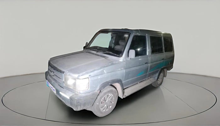 2002 Toyota Qualis  2.4 D FS, Diesel, Manual, 1,30,345 km, exterior