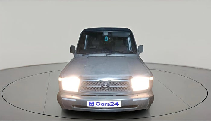 2002 Toyota Qualis  2.4 D FS, Diesel, Manual, 1,30,345 km, exterior