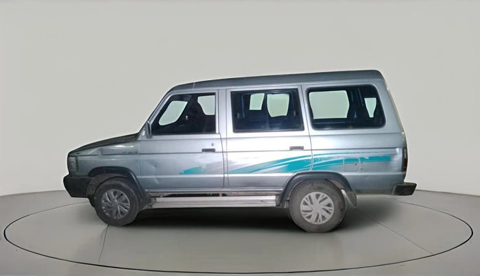 2002 Toyota Qualis  2.4 D FS, Diesel, Manual, 1,30,345 km, exterior