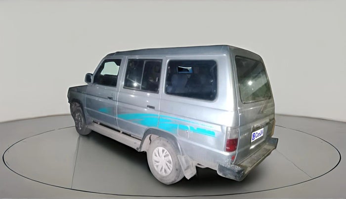 2002 Toyota Qualis  2.4 D FS, Diesel, Manual, 1,30,345 km, exterior