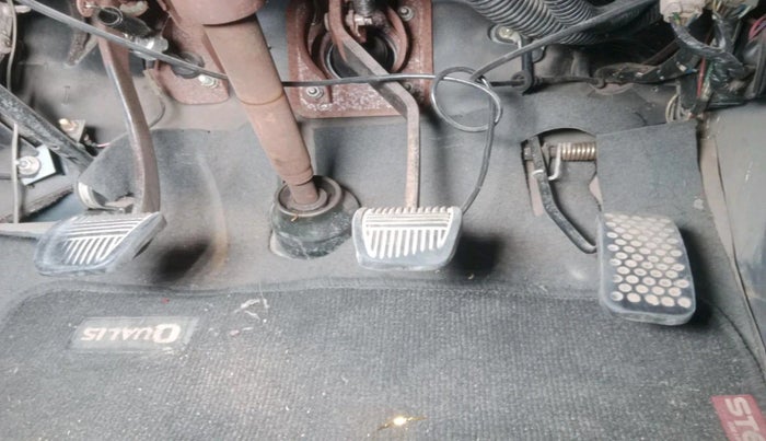 2002 Toyota Qualis  2.4 D FS, Diesel, Manual, 1,30,345 km, interior