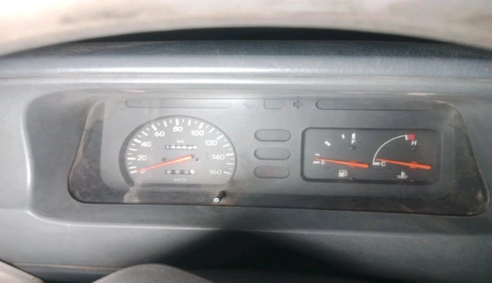 2002 Toyota Qualis  2.4 D FS, Diesel, Manual, 1,30,345 km, interior