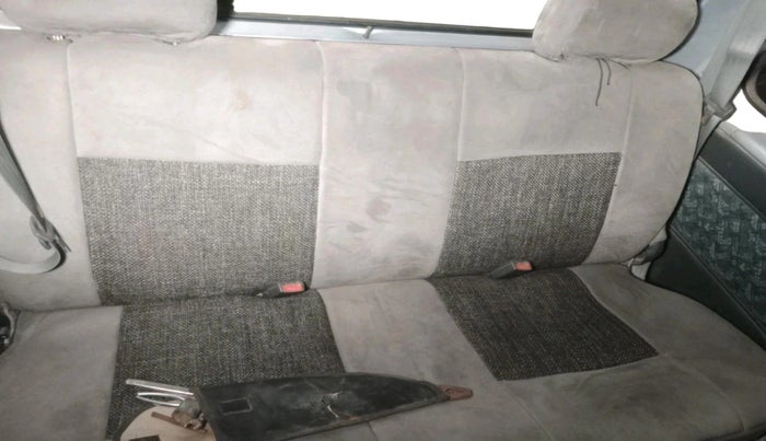 2002 Toyota Qualis  2.4 D FS, Diesel, Manual, 1,30,345 km, interior