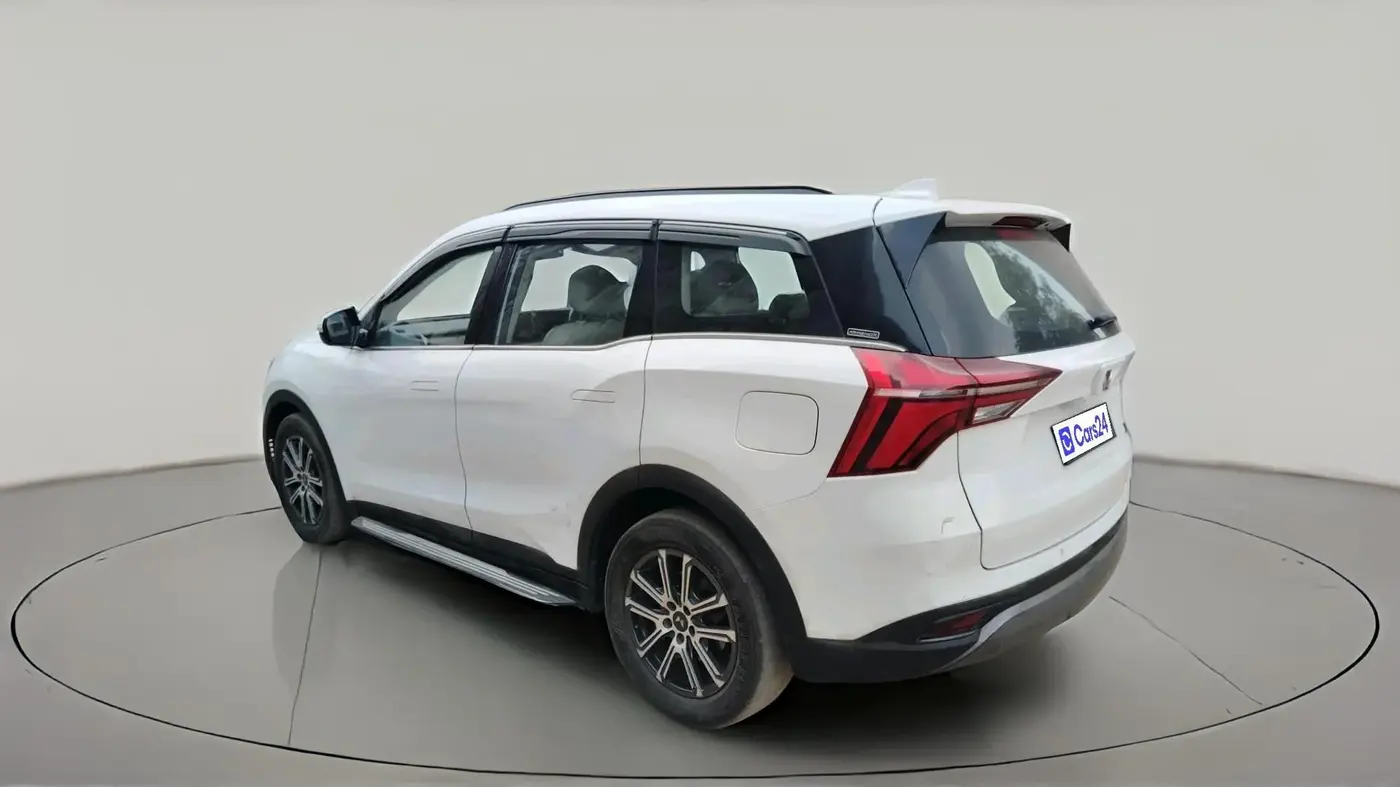 2022 Mahindra XUV700 AX 7 D MT 7 STR, Diesel, Manual, 1,12,274 km, exterior