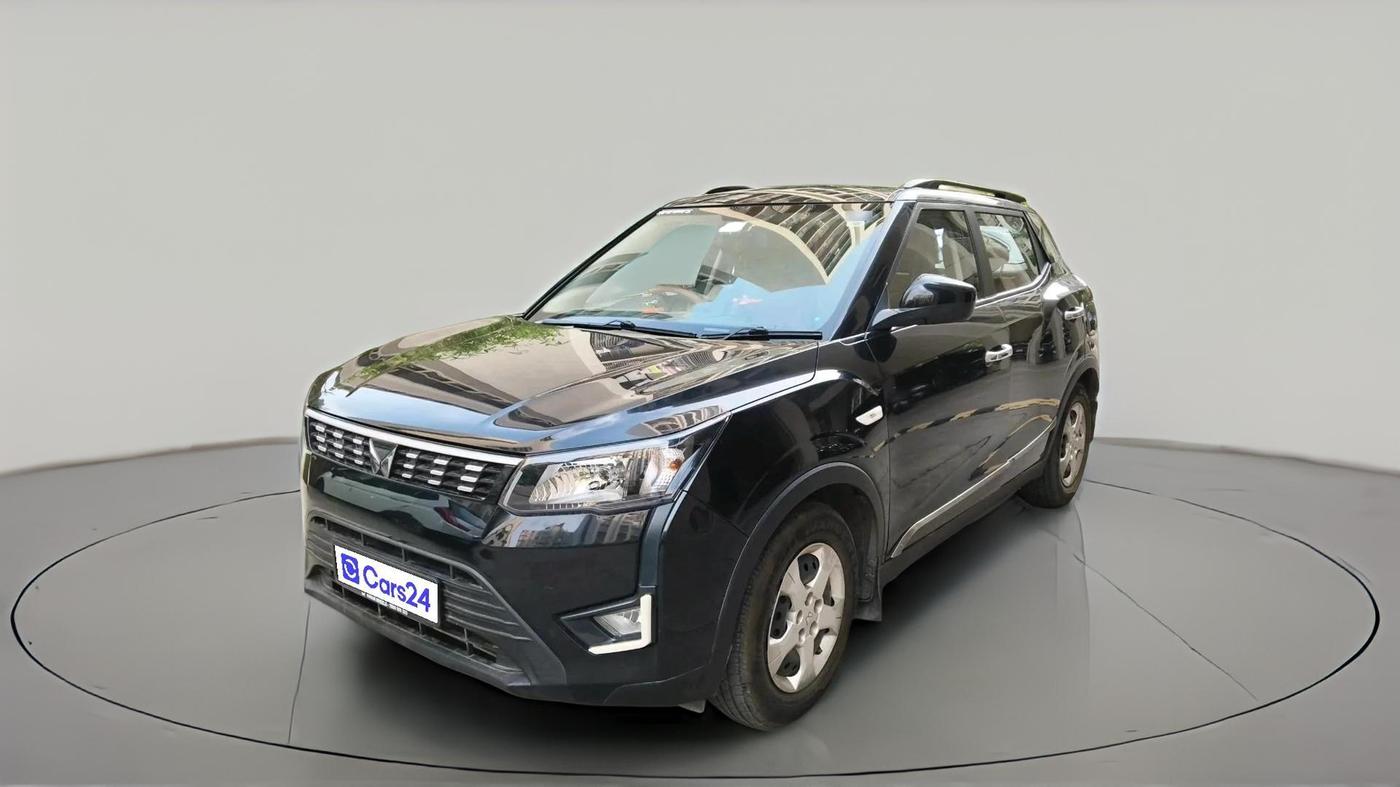 2023 Mahindra XUV300 W6 1.2 PETROL, CNG, Manual, 20,354 km, exterior