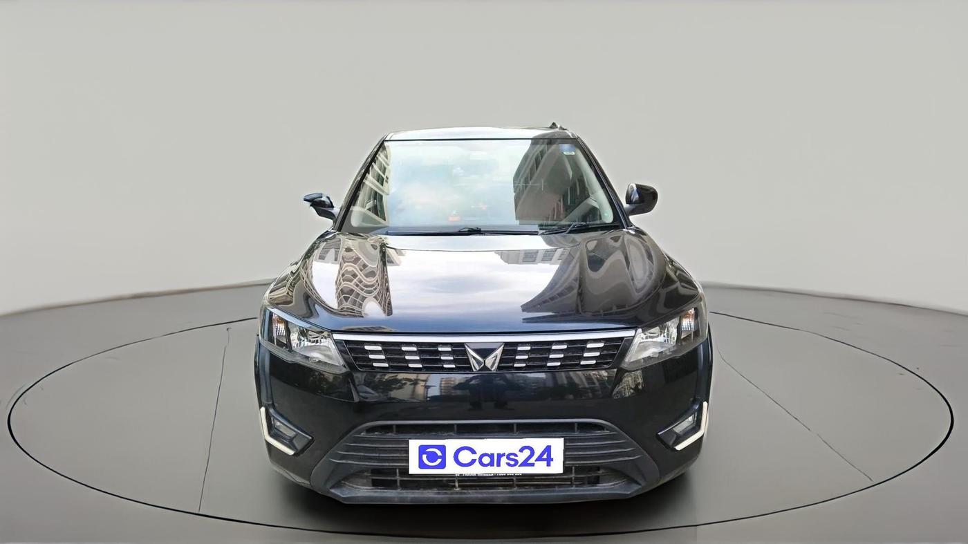 2023 Mahindra XUV300 W6 1.2 PETROL, CNG, Manual, 20,354 km, exterior