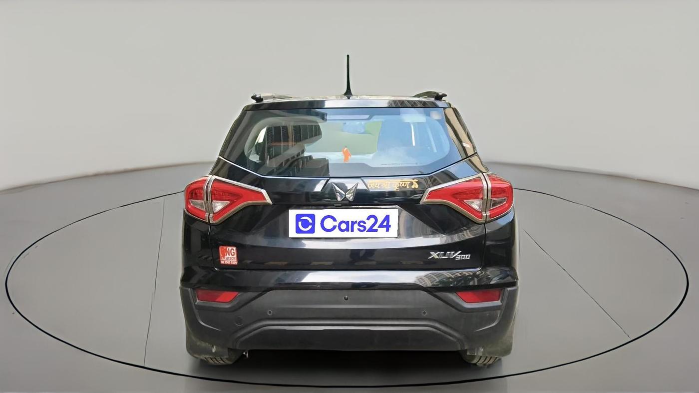 2023 Mahindra XUV300 W6 1.2 PETROL, CNG, Manual, 20,354 km, exterior
