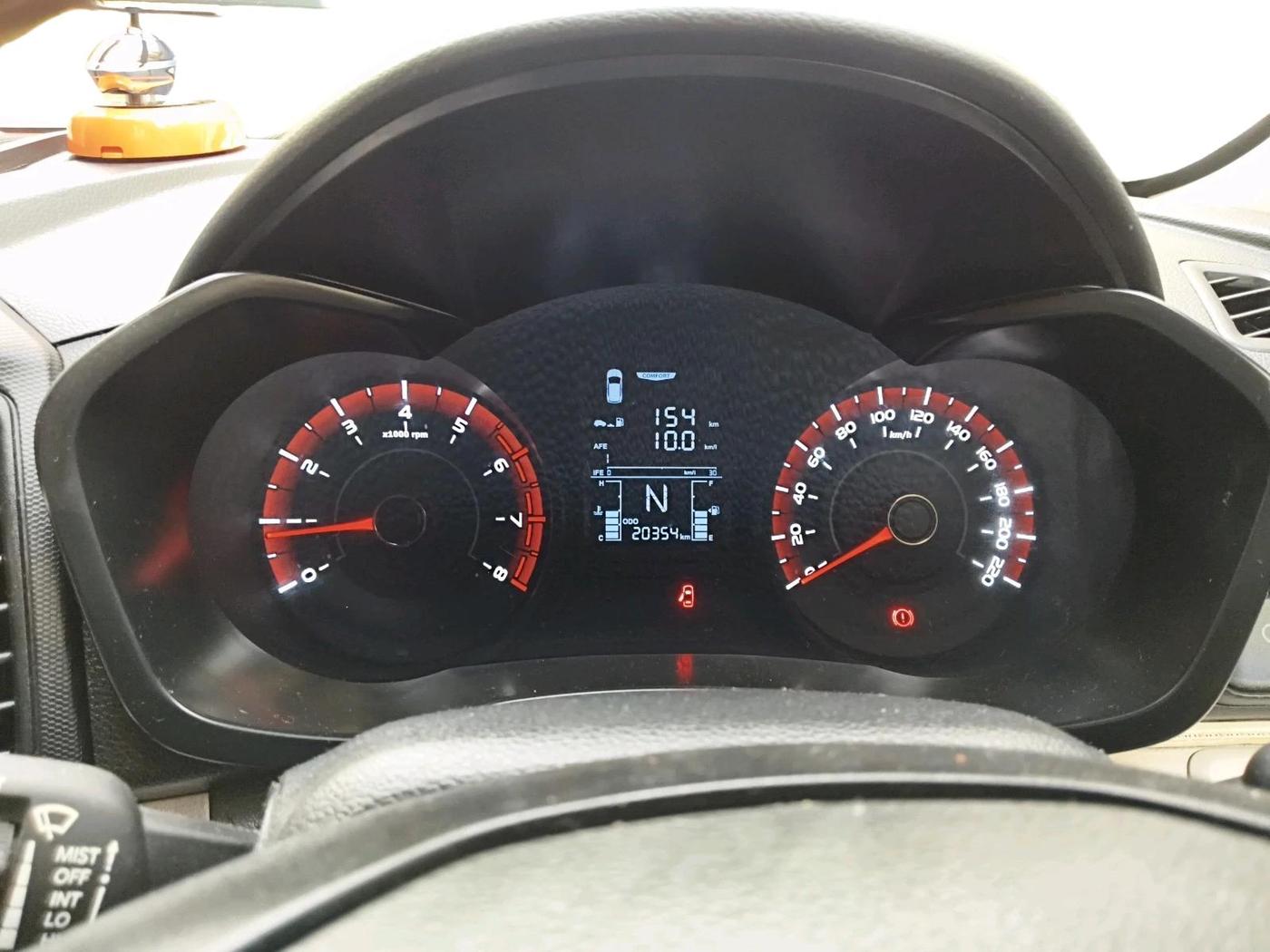 2023 Mahindra XUV300 W6 1.2 PETROL, CNG, Manual, 20,354 km, interior