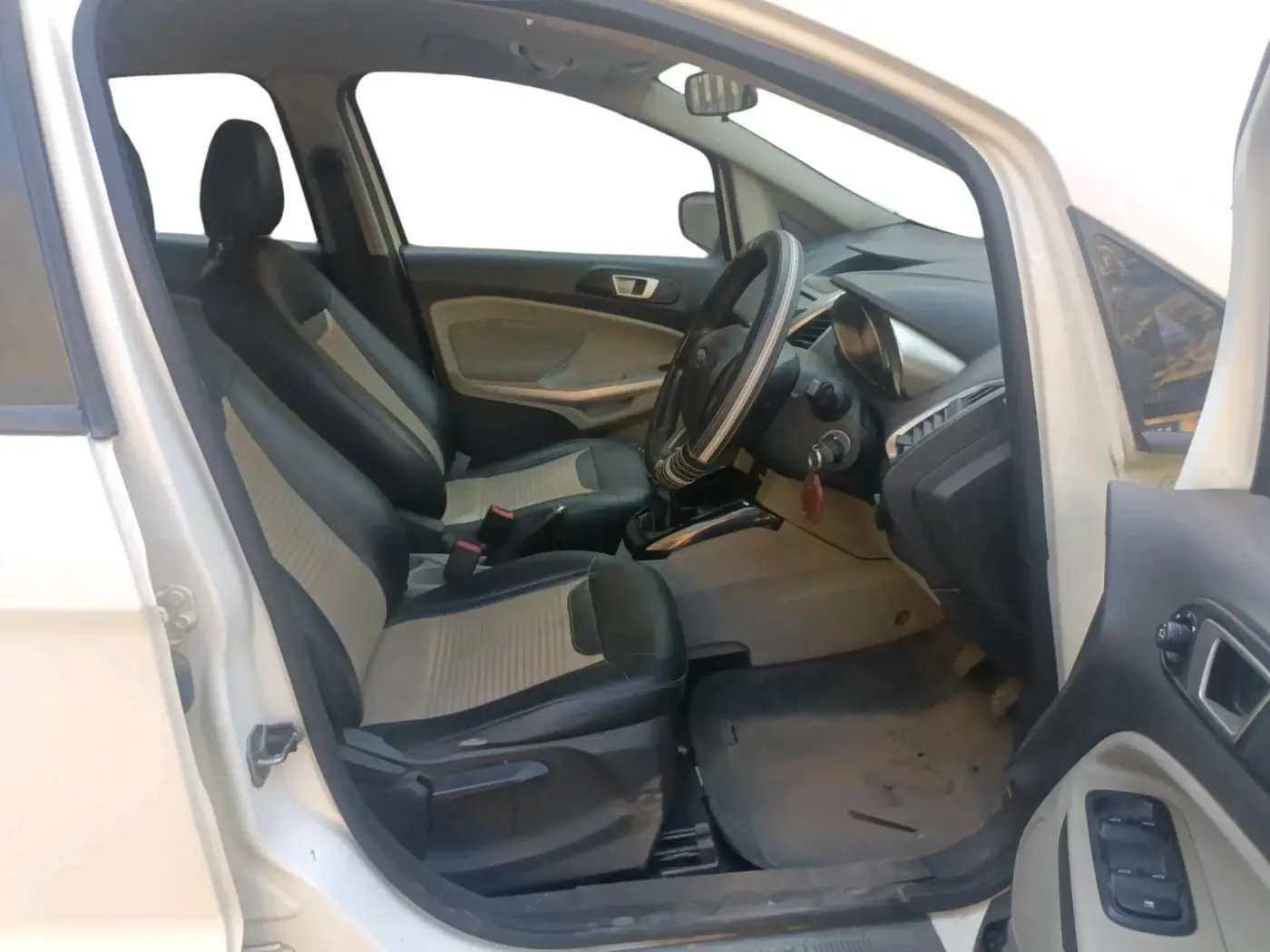 2014 Ford Ecosport TITANIUM 1.5L DIESEL, Diesel, Manual, 1,04,602 km, interior
