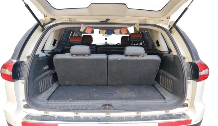 2017 Tata Hexa XT 4X2 7 STR, Diesel, Manual, 1,55,630 km, exterior