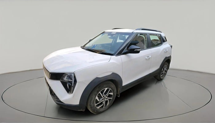 2024 Mahindra XUV 3XO AX5 1.2 L TCMPFi, Petrol, Manual, 11,500 km, exterior