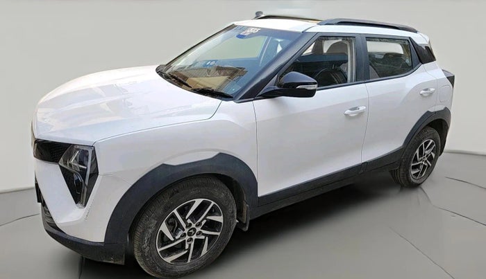 2024 Mahindra XUV 3XO AX5 1.2 L TCMPFi, Petrol, Manual, 11,500 km, exterior