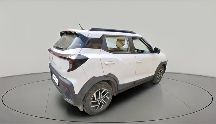2024 Mahindra XUV 3XO AX5 1.2 L TCMPFi, Petrol, Manual, 11,500 km, exterior