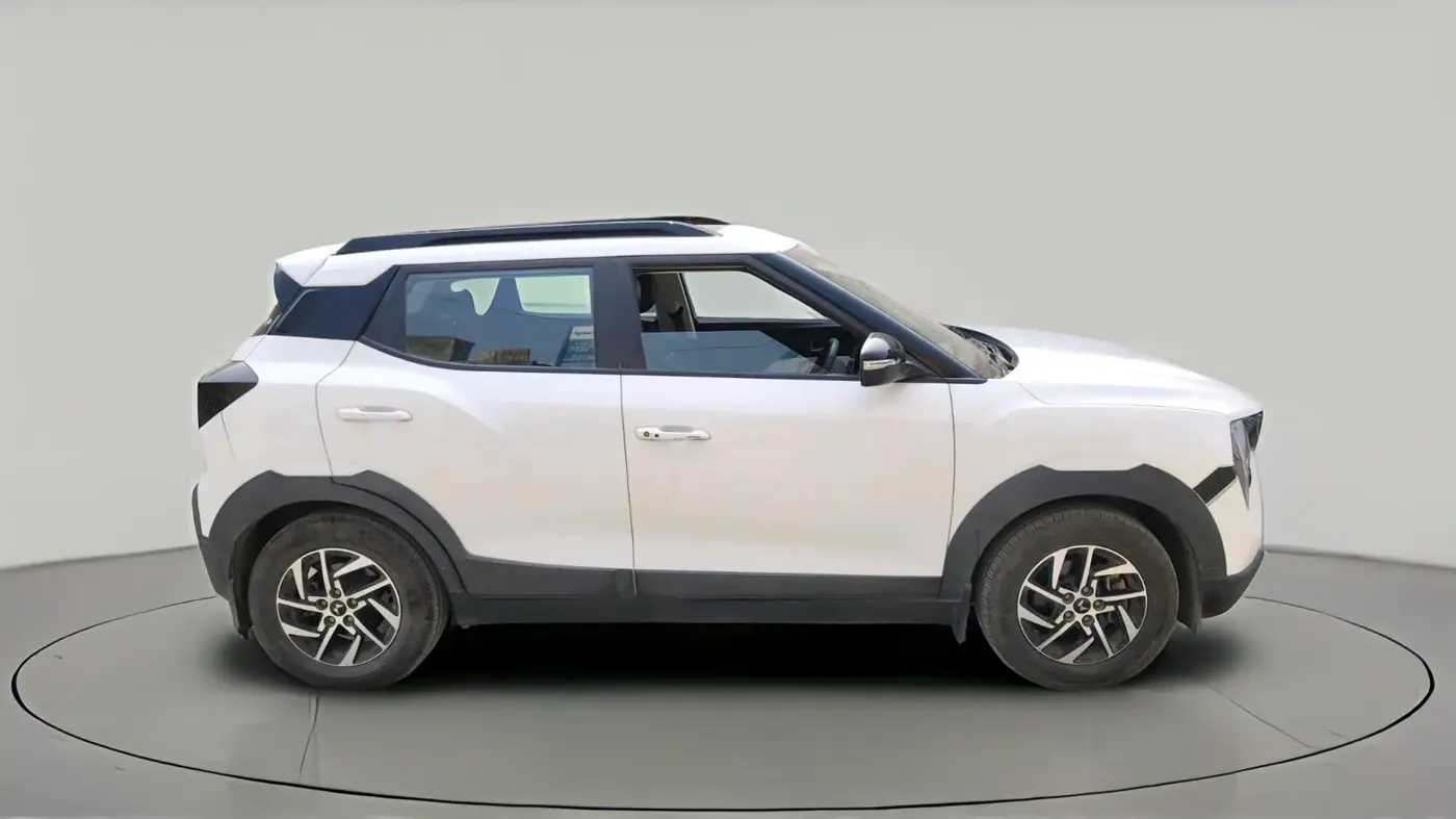 2024 Mahindra XUV 3XO AX5 1.2 L TCMPFi, Petrol, Manual, 11,500 km, exterior
