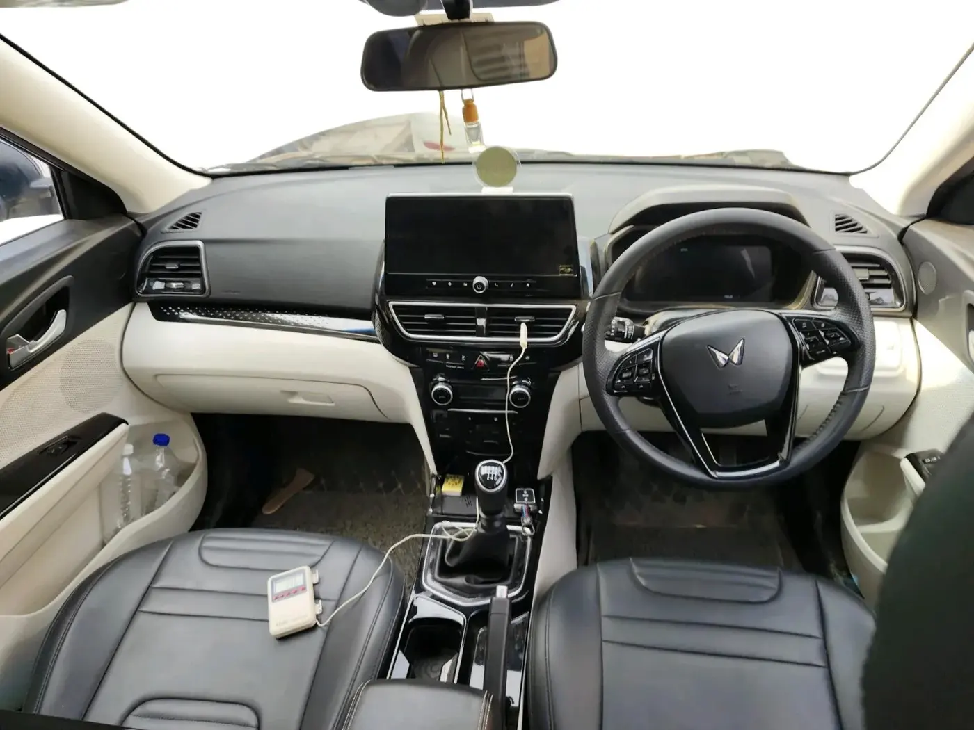 2024 Mahindra XUV 3XO AX5 1.2 L TCMPFi, Petrol, Manual, 11,500 km, interior