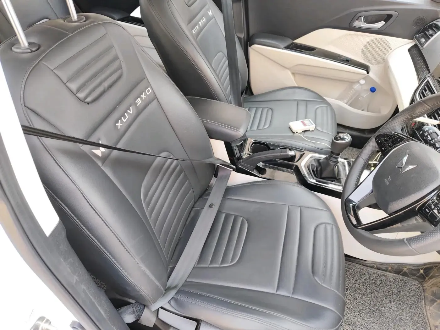 2024 Mahindra XUV 3XO AX5 1.2 L TCMPFi, Petrol, Manual, 11,500 km, interior