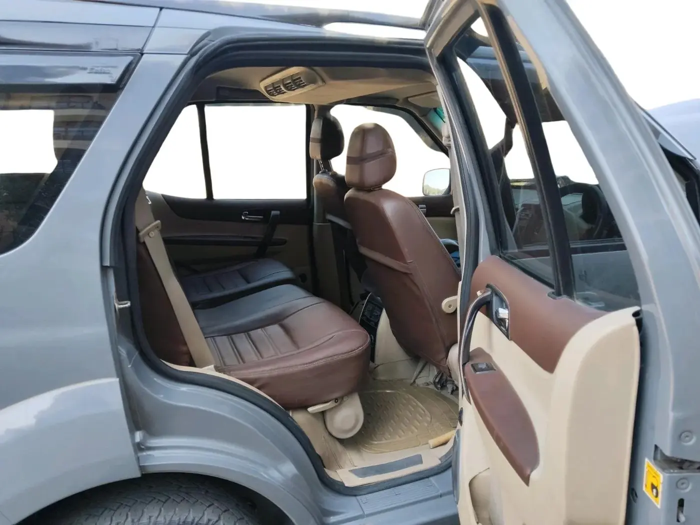 2014 Tata Safari Storme 2.2 VX 4X2, Diesel, Manual, 94,019 km, interior