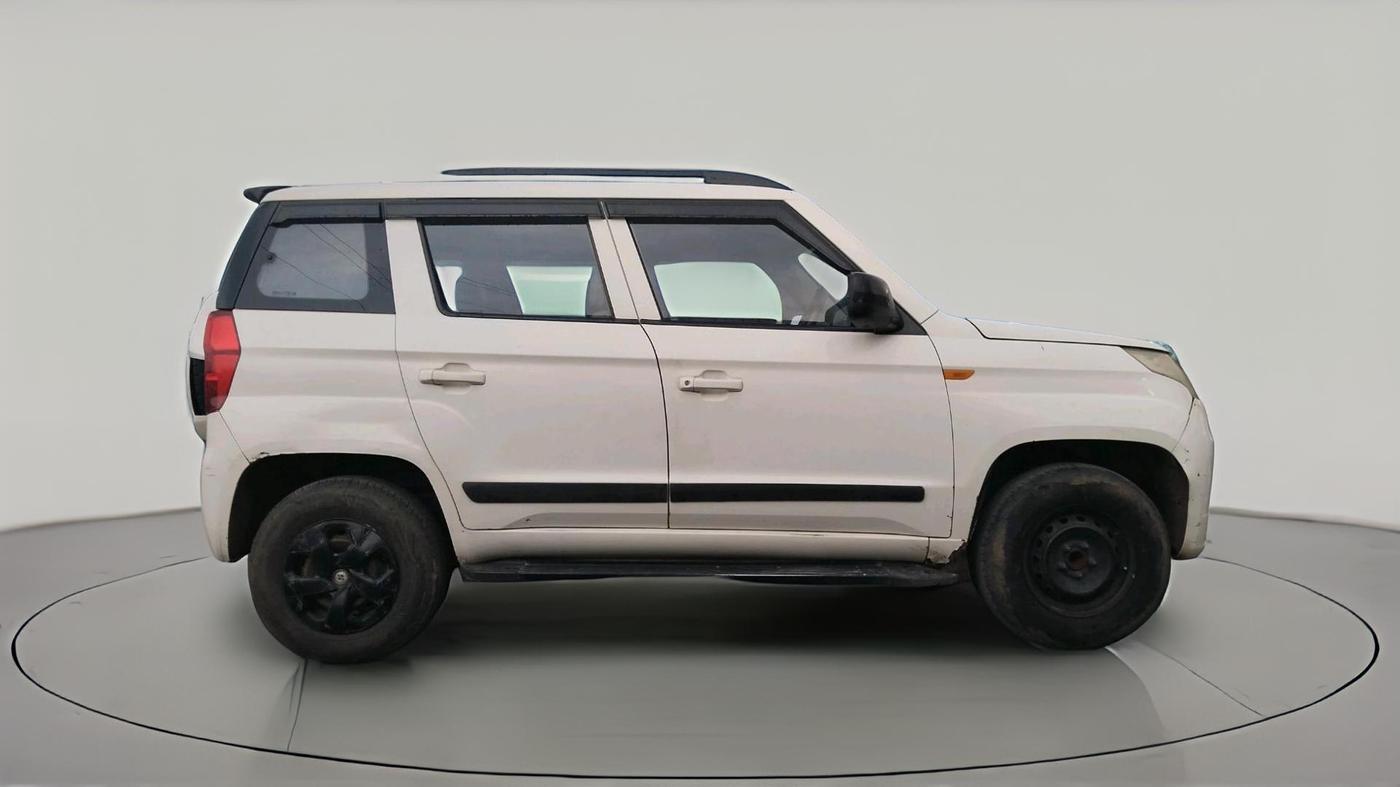 2016 Mahindra TUV300 T6 PLUS, Diesel, Manual, 1,30,511 km, exterior