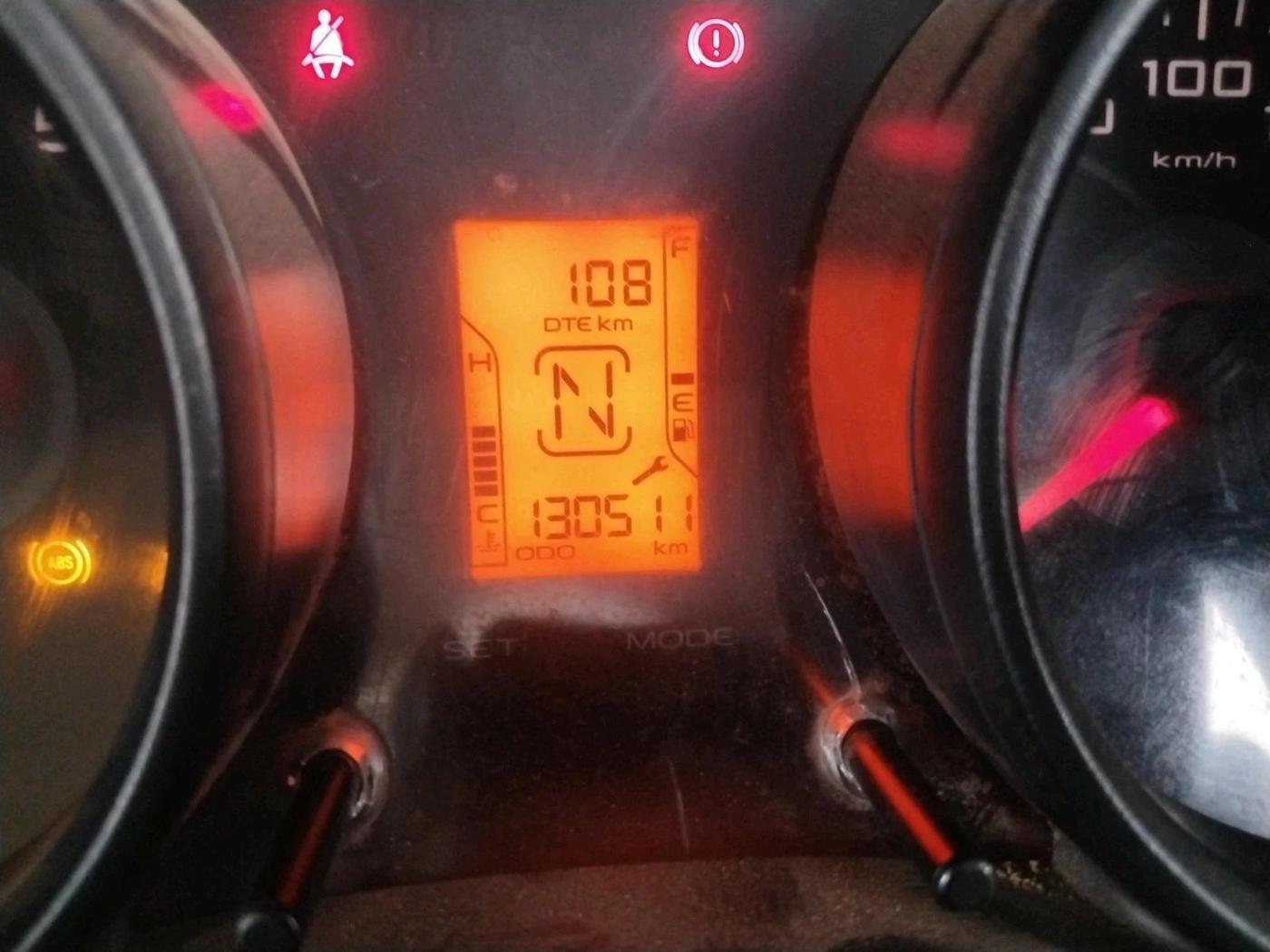 2016 Mahindra TUV300 T6 PLUS, Diesel, Manual, 1,30,511 km, interior