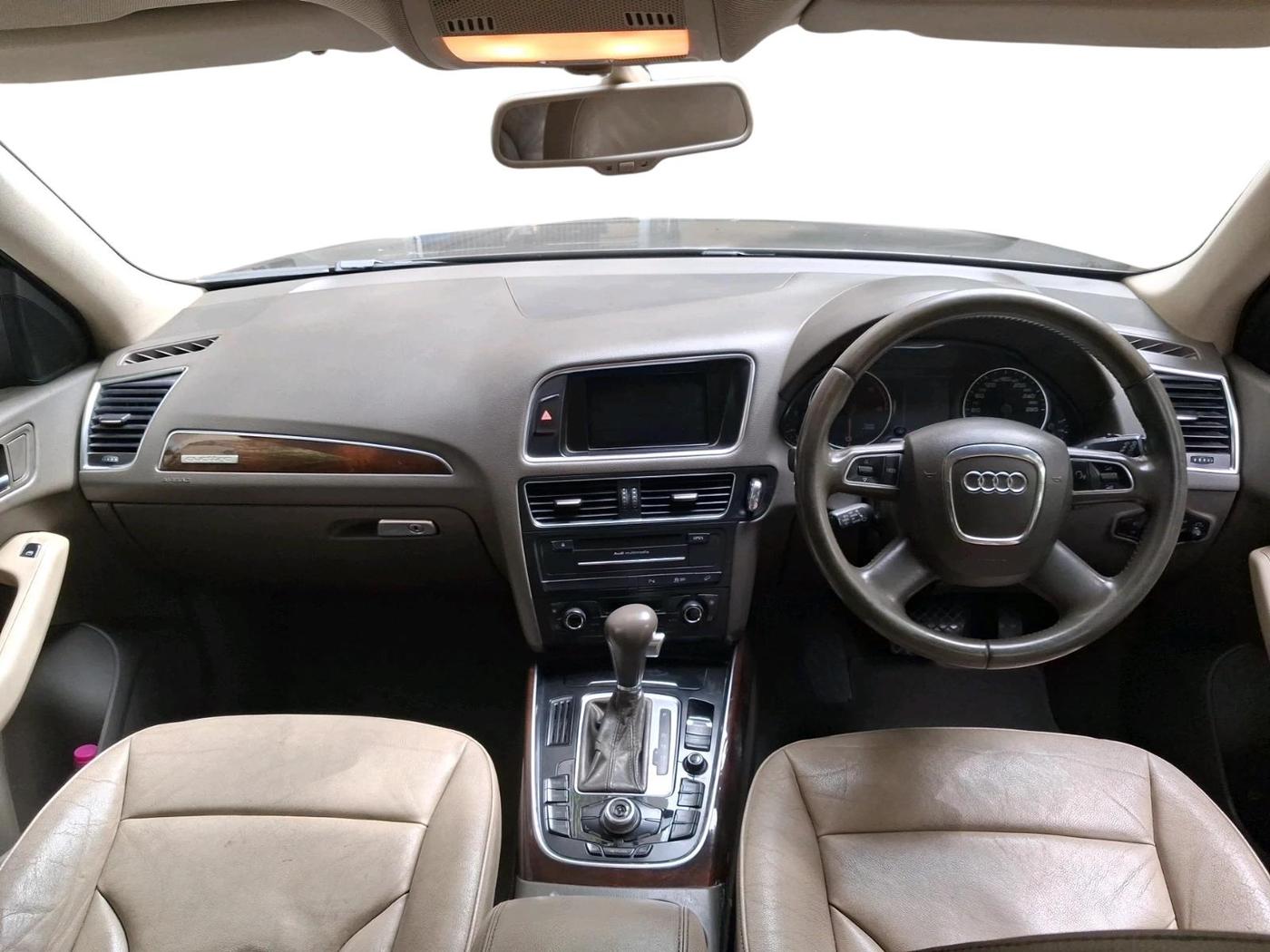2012 Audi Q5 2.0 TDI QUATTRO, Diesel, Automatic, 1,29,904 km, interior