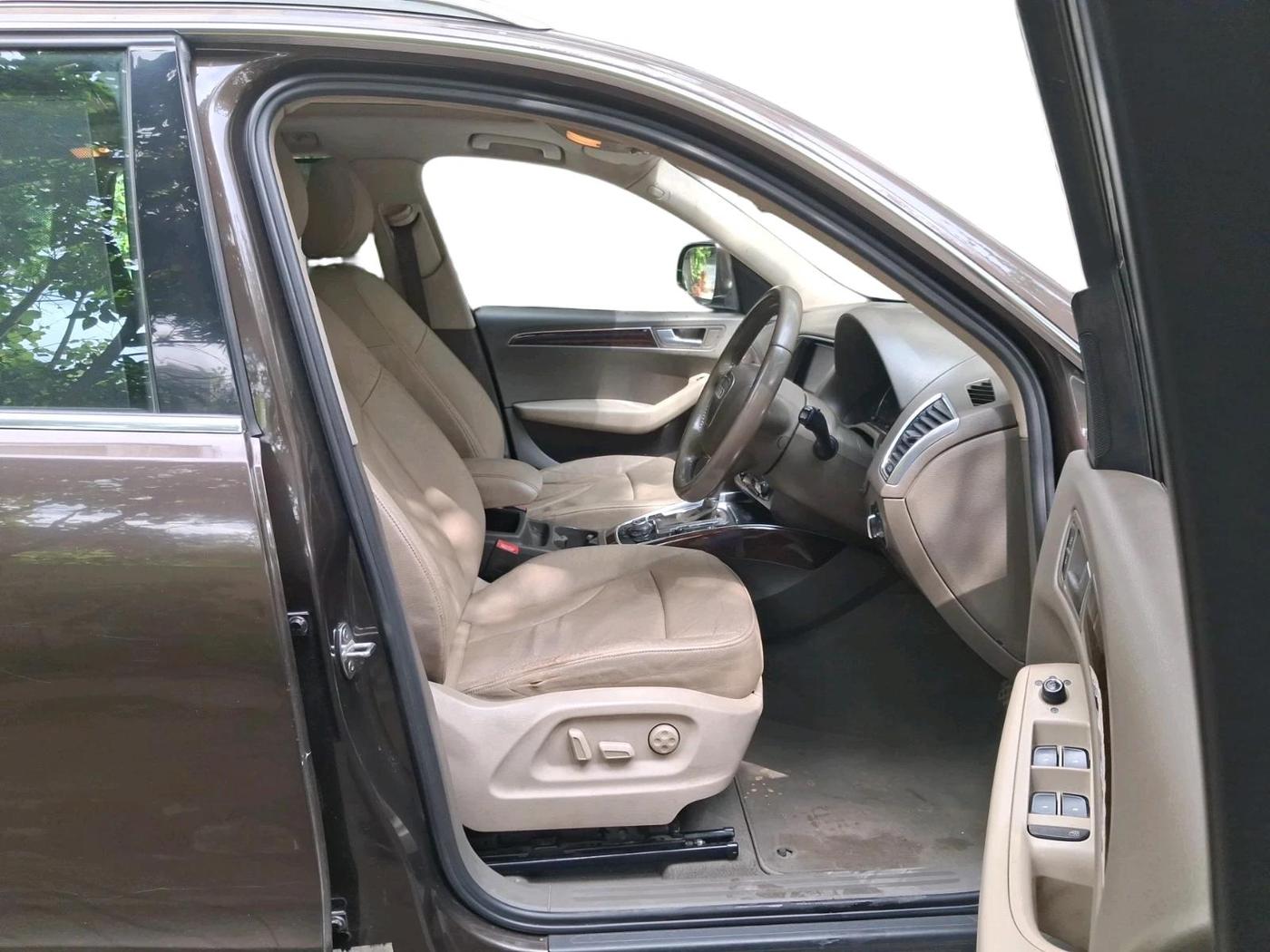 2012 Audi Q5 2.0 TDI QUATTRO, Diesel, Automatic, 1,29,904 km, interior