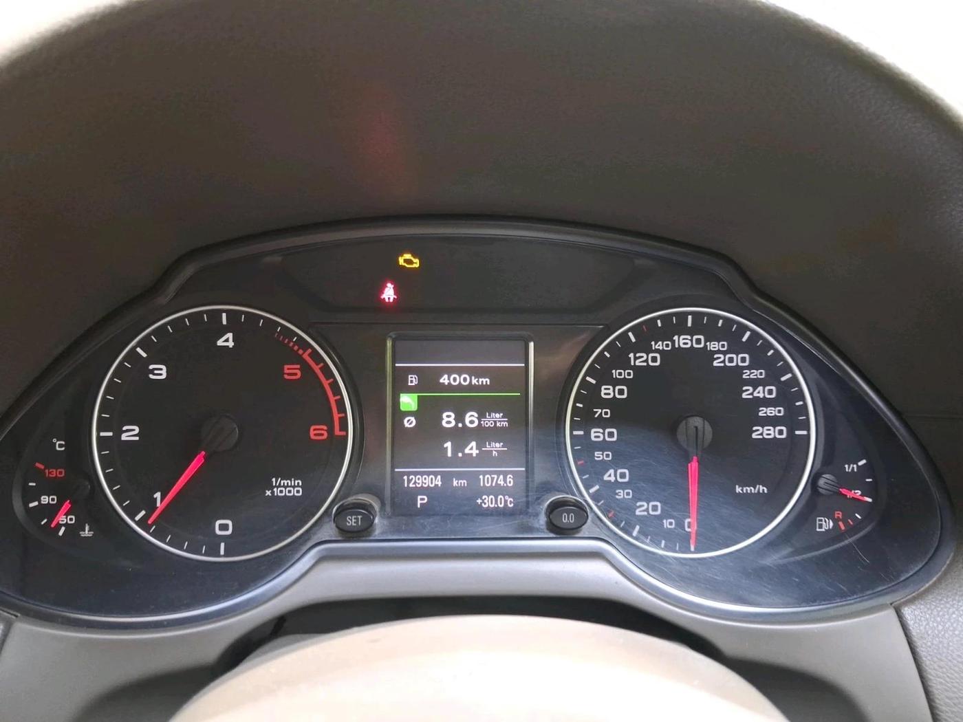 2012 Audi Q5 2.0 TDI QUATTRO, Diesel, Automatic, 1,29,904 km, interior