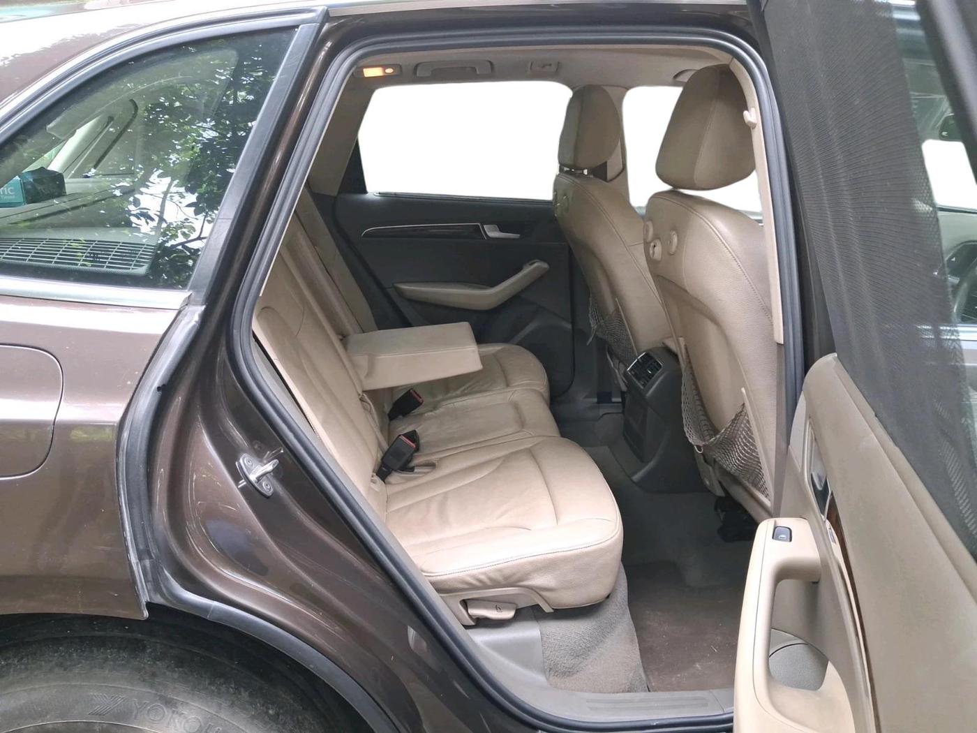 2012 Audi Q5 2.0 TDI QUATTRO, Diesel, Automatic, 1,29,904 km, interior