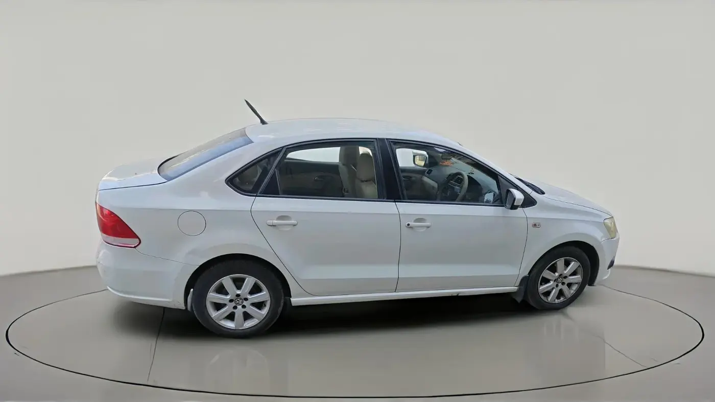 2011 Volkswagen Vento HIGHLINE 1.6 MPI, CNG, Manual, 1,00,570 km, exterior