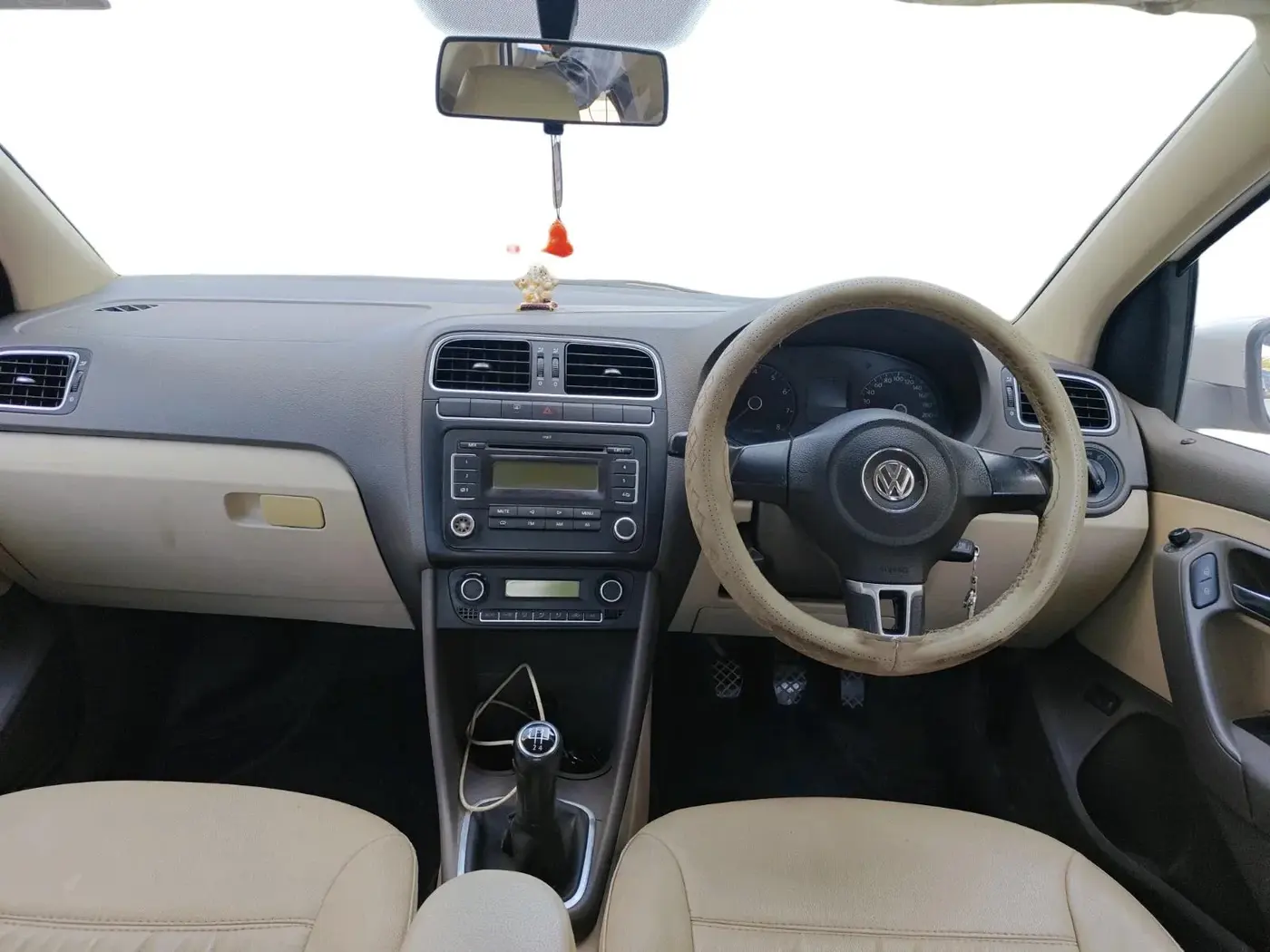 2011 Volkswagen Vento HIGHLINE 1.6 MPI, CNG, Manual, 1,00,570 km, interior