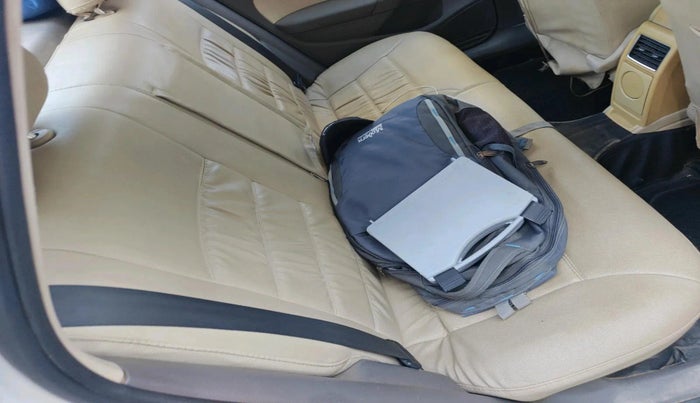 2011 Volkswagen Vento HIGHLINE 1.6 MPI, CNG, Manual, 1,00,570 km, interior