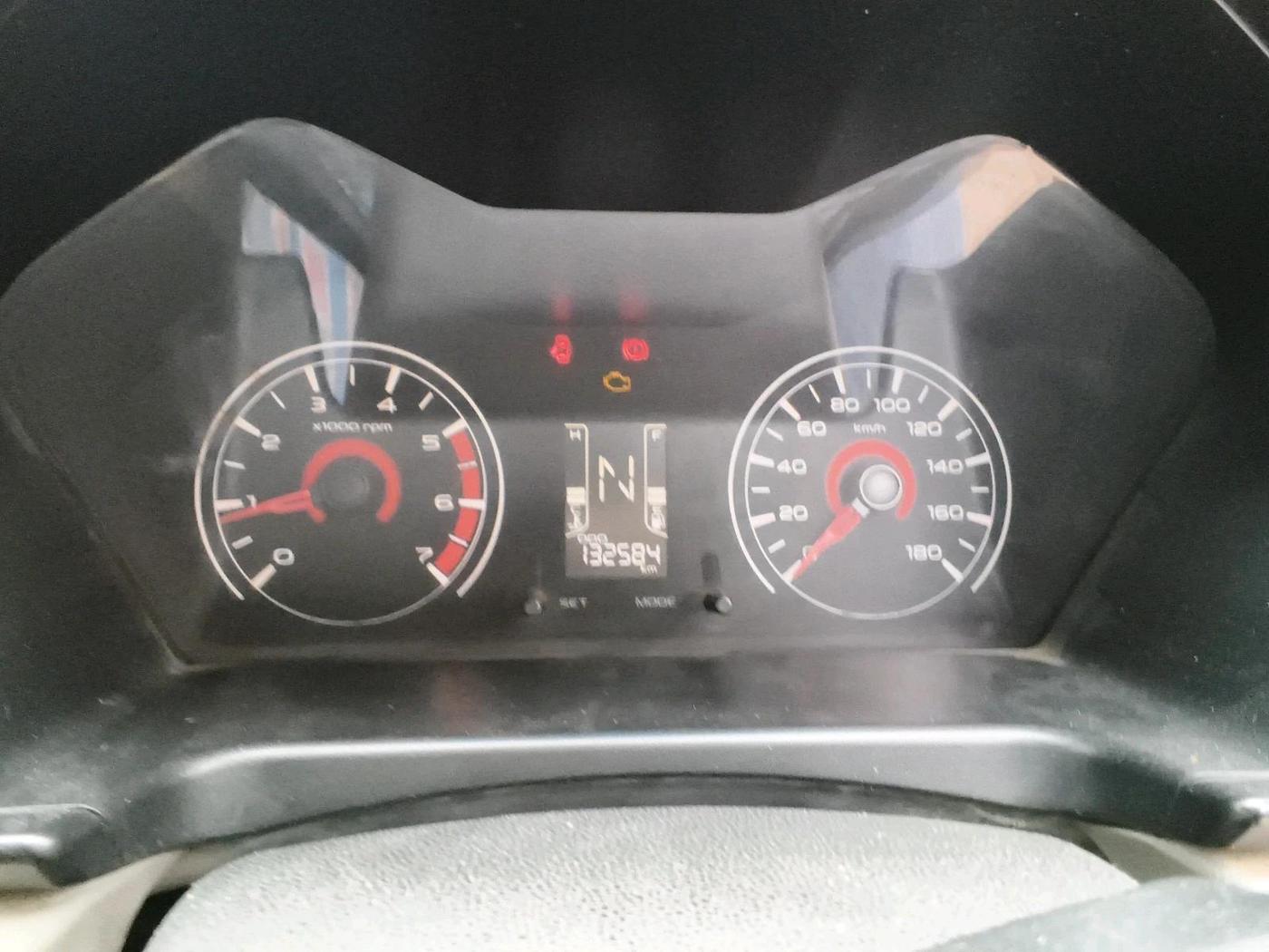 2017 Mahindra Kuv100 K2 6 STR, CNG, Manual, 1,32,584 km, interior