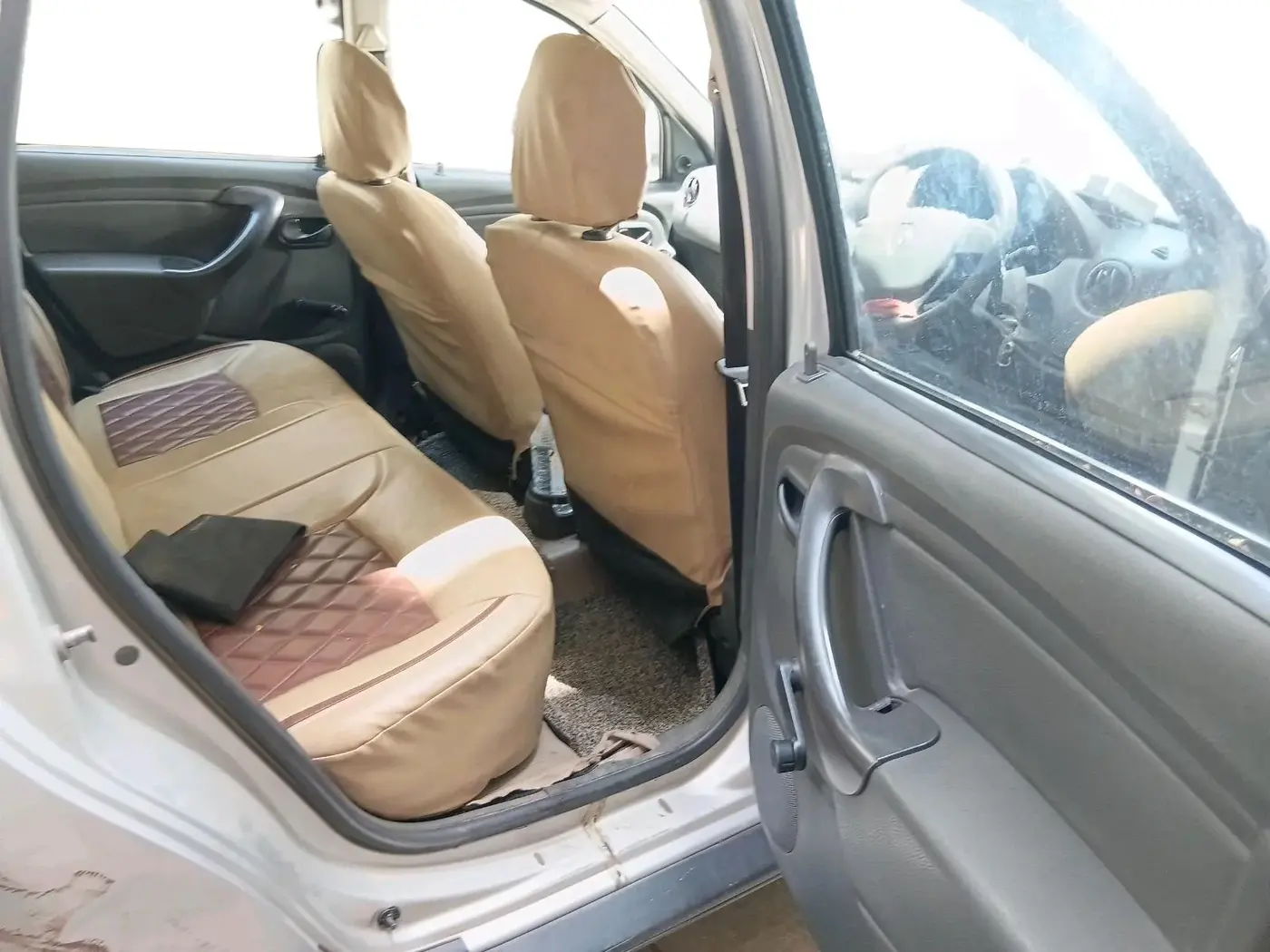 2015 Renault Duster 85 PS RXE DIESEL, Diesel, Manual, 1,00,760 km, interior
