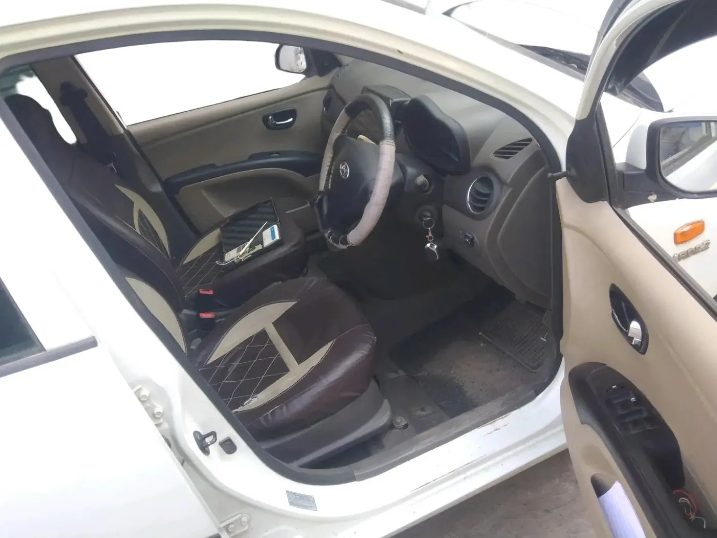 2012 Hyundai i10 MAGNA 1.1, CNG, Manual, 46,336 km, interior