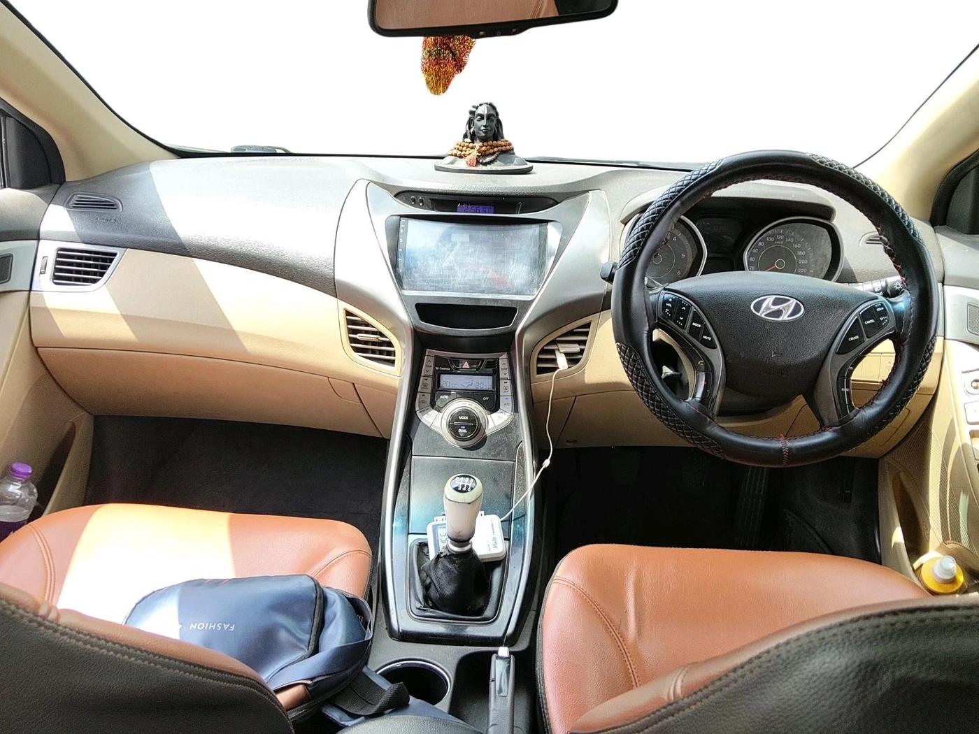 2013 Hyundai New Elantra 1.6 SX MT DIESEL, Diesel, Manual, 1,00,403 km, interior
