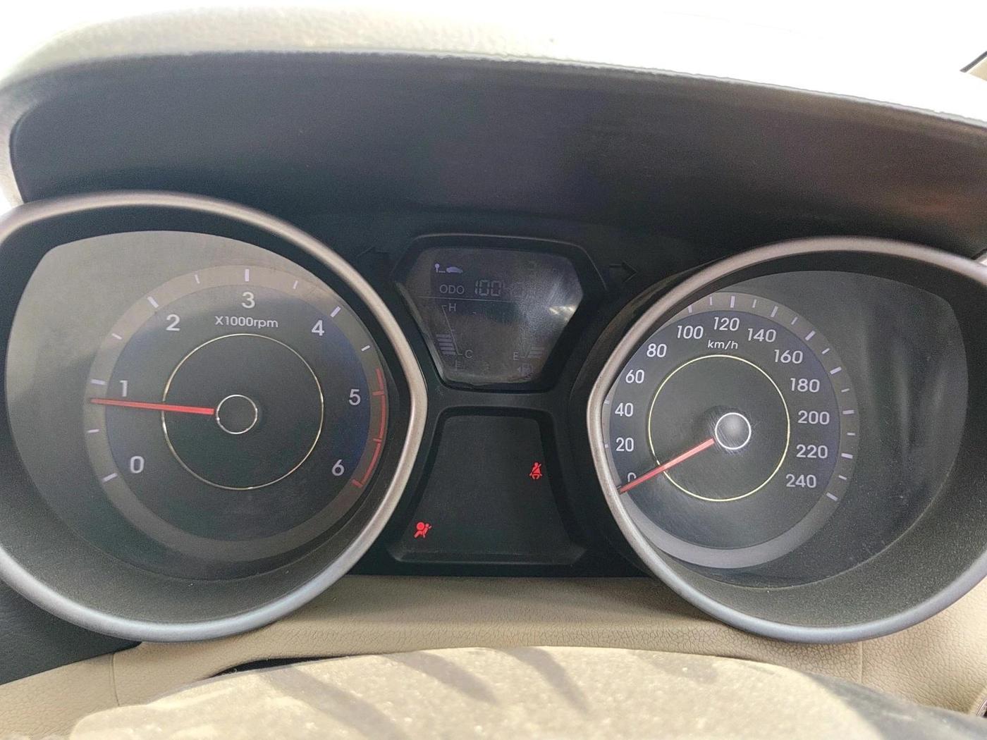 2013 Hyundai New Elantra 1.6 SX MT DIESEL, Diesel, Manual, 1,00,403 km, interior