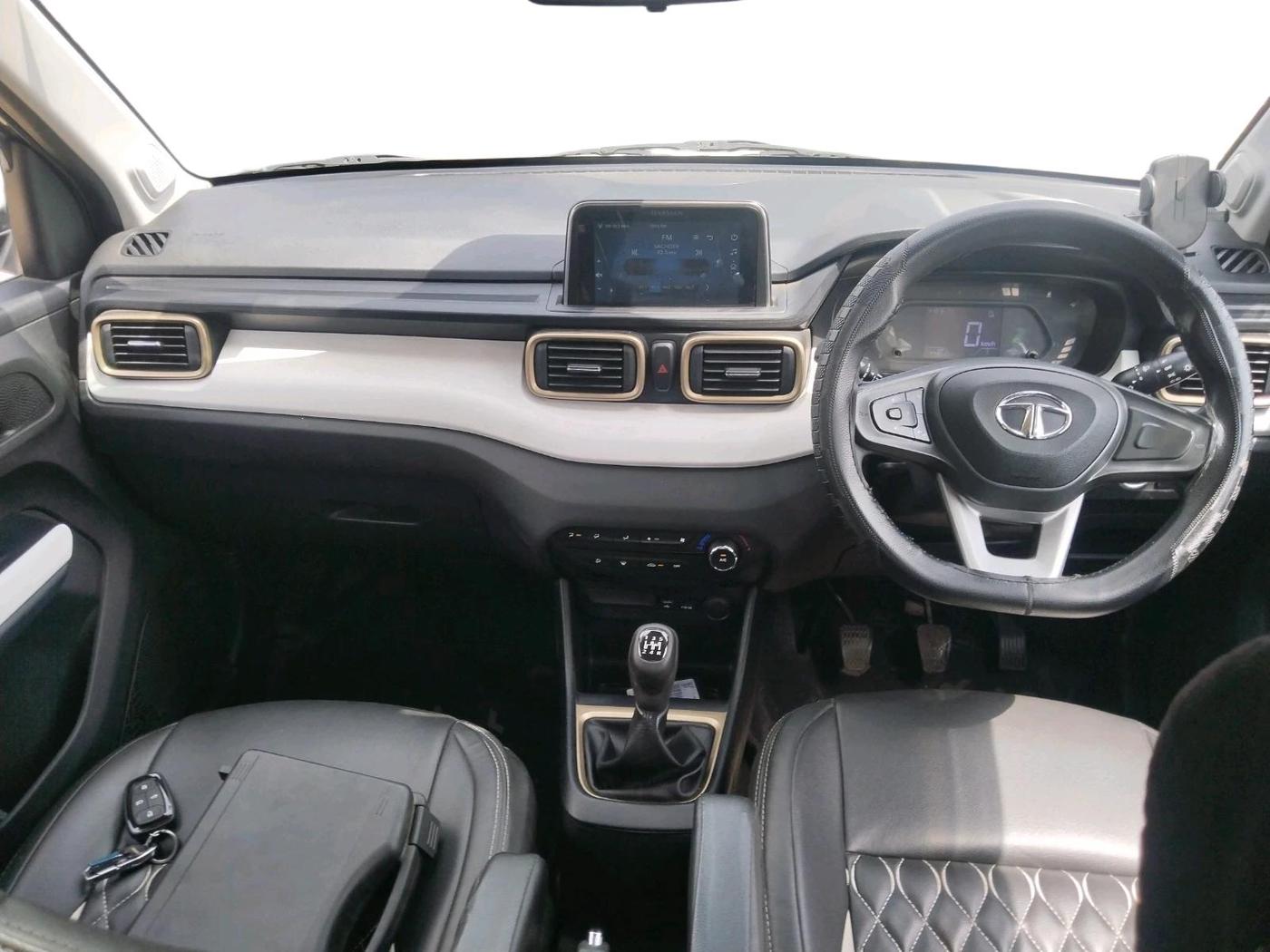 2023 Tata PUNCH ACCOMPLISHED DAZZLE SUNROOF CNG MT, CNG, Manual, 77,954 km, interior