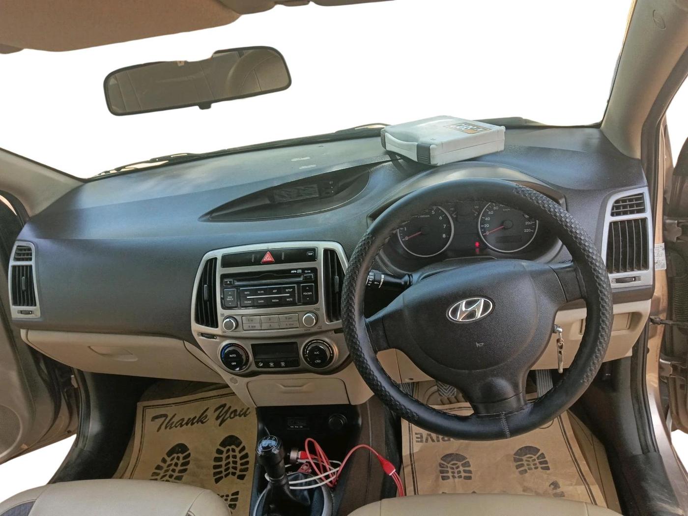 2012 Hyundai i20 MAGNA 1.2, Petrol, Manual, 1,32,841 km, interior