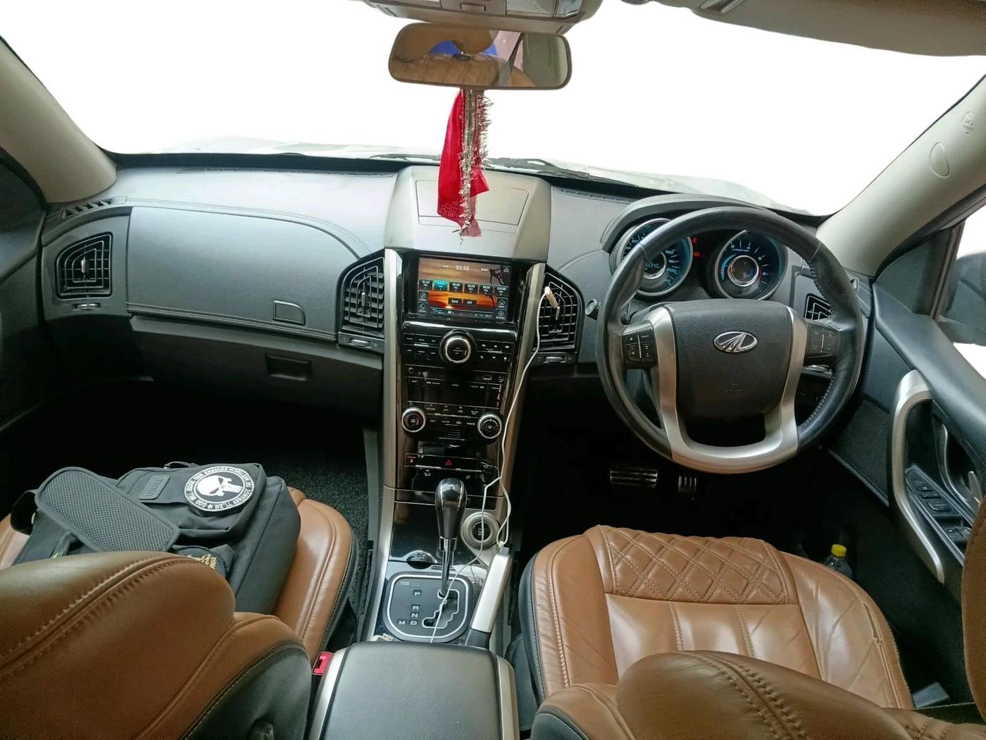 2019 Mahindra XUV500 W11 AT, Diesel, Automatic, 86,940 km, interior