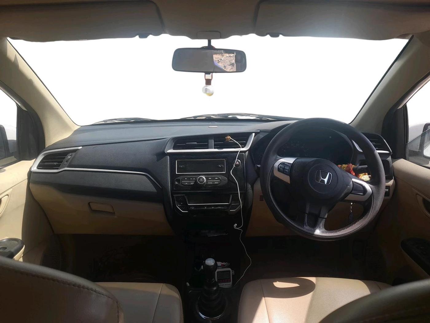 2016 Honda Amaze 1.2L I-VTEC S, CNG, Manual, 1,06,448 km, interior