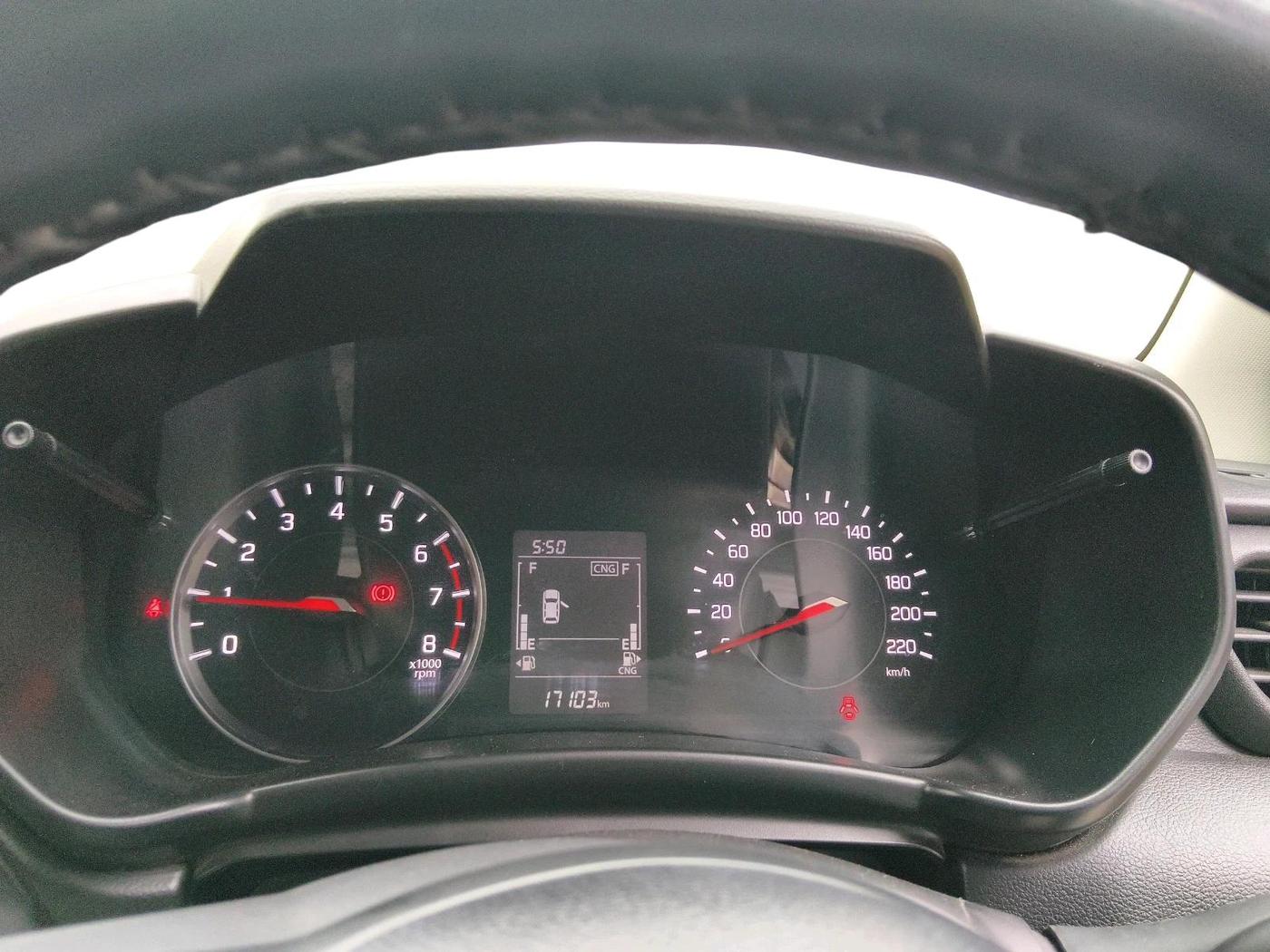 2025 Maruti Swift VXI 1.2L CNG, CNG, Manual, 17,103 km, interior