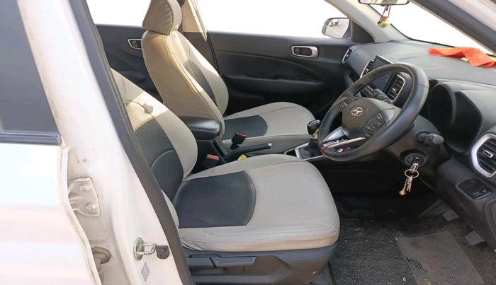 2022 Hyundai VENUE SX 1.0 TURBO, Petrol, Manual, 66,717 km, interior