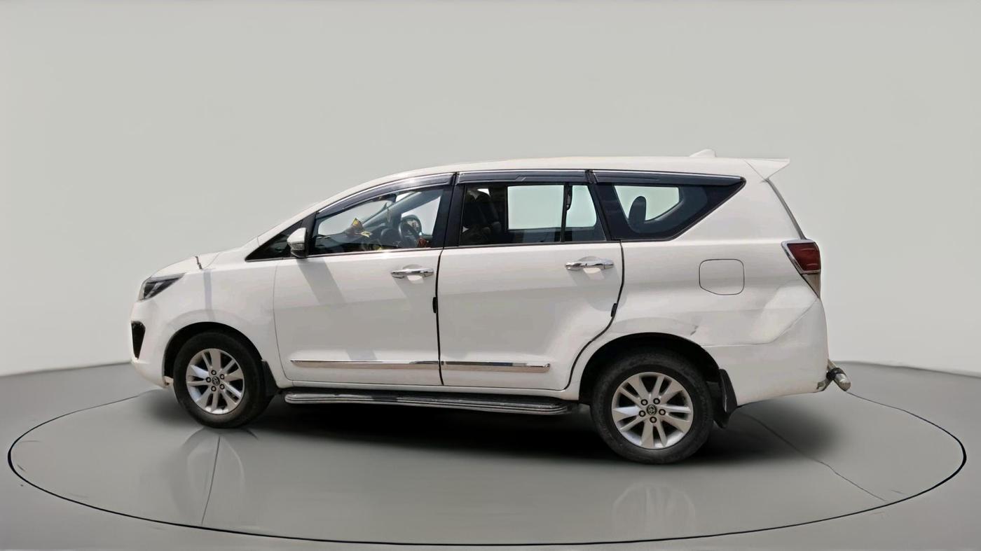 2017 Toyota Innova Crysta 2.4 GX 7 STR, Diesel, Manual, 1,76,907 km, exterior
