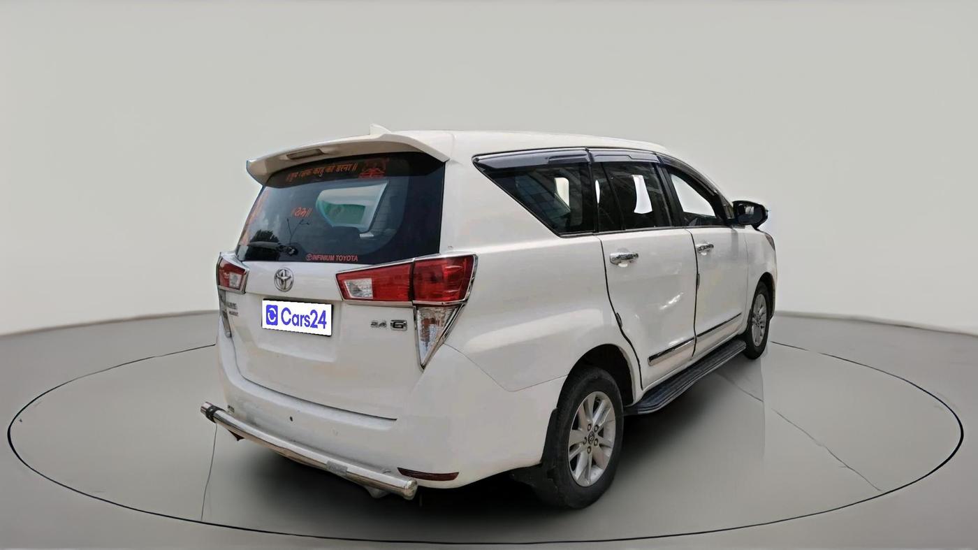 2017 Toyota Innova Crysta 2.4 GX 7 STR, Diesel, Manual, 1,76,907 km, exterior