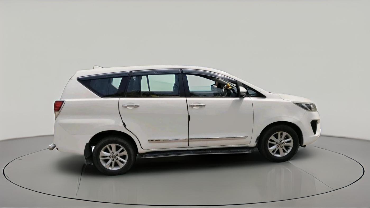 2017 Toyota Innova Crysta 2.4 GX 7 STR, Diesel, Manual, 1,76,907 km, exterior