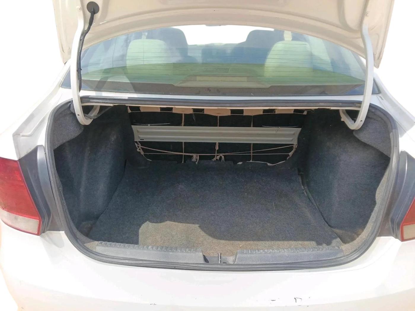 2011 Volkswagen Vento TRENDLINE 1.6, Petrol, Manual, 72,711 km, exterior