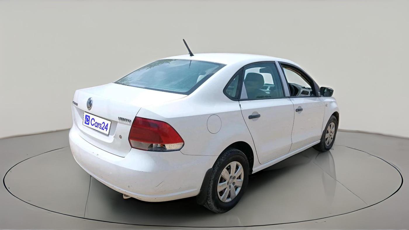 2011 Volkswagen Vento TRENDLINE 1.6, Petrol, Manual, 72,711 km, exterior