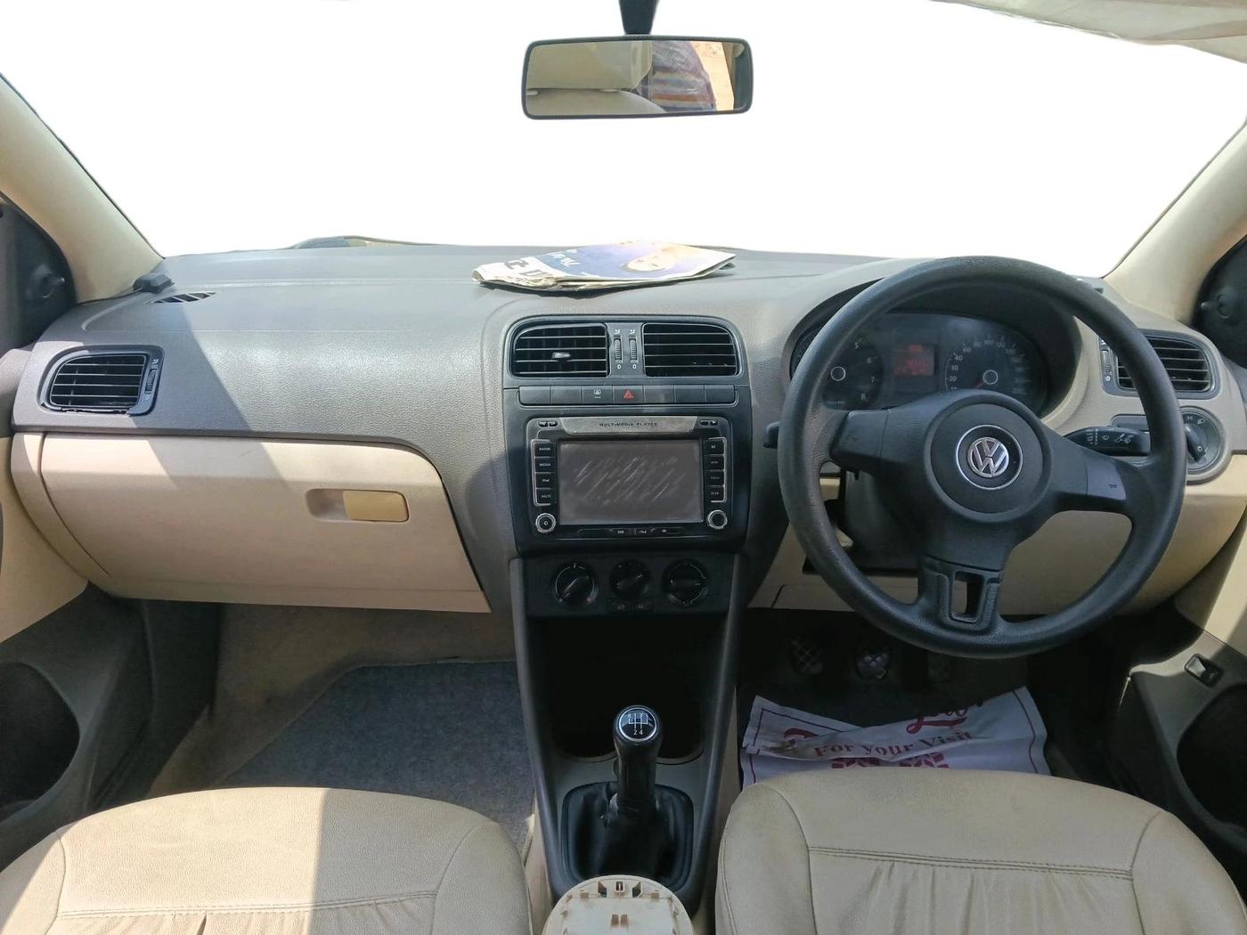 2011 Volkswagen Vento TRENDLINE 1.6, Petrol, Manual, 72,711 km, interior